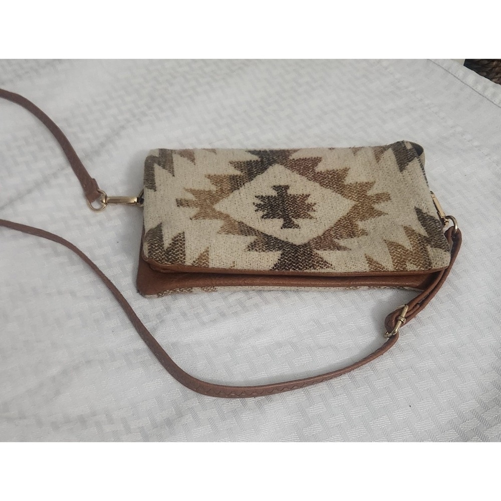 Jen & Co Southwestern Print Crossbody/Clutch Purse | Tan & Brown Aztec Pattern‎
